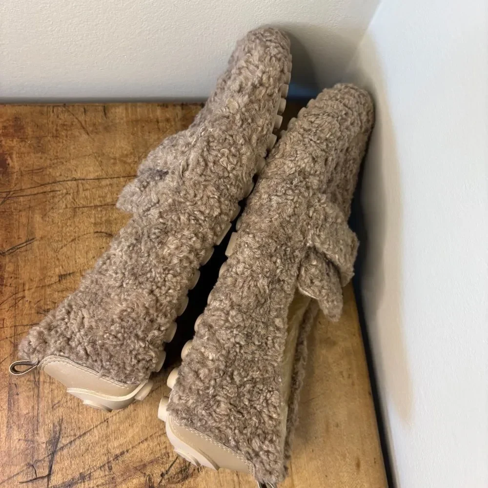 Plush Tan Fuzzy Loafers sz 42 = US women’s sz 10.5